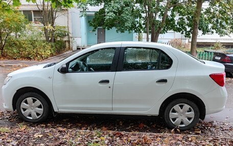 Renault Logan II, 2018 год, 1 000 000 рублей, 2 фотография