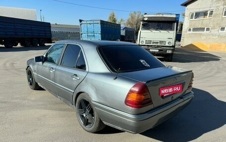 Mercedes-Benz C-Класс, 1994 год, 275 000 рублей, 3 фотография