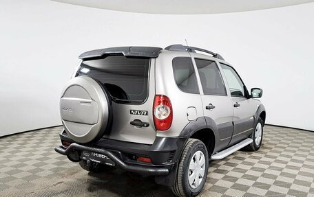 Chevrolet Niva I рестайлинг, 2017 год, 851 000 рублей, 5 фотография