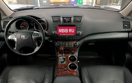 Toyota Highlander III, 2010 год, 1 930 000 рублей, 7 фотография