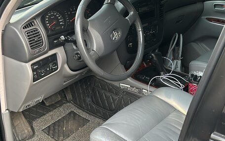 Toyota Land Cruiser 100 рестайлинг 2, 2001 год, 2 500 000 рублей, 16 фотография