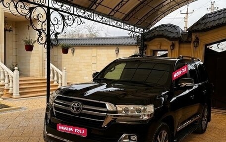 Toyota Land Cruiser 200, 2017 год, 7 500 000 рублей, 1 фотография