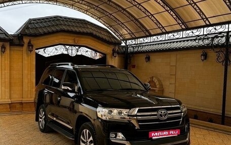 Toyota Land Cruiser 200, 2017 год, 7 500 000 рублей, 2 фотография