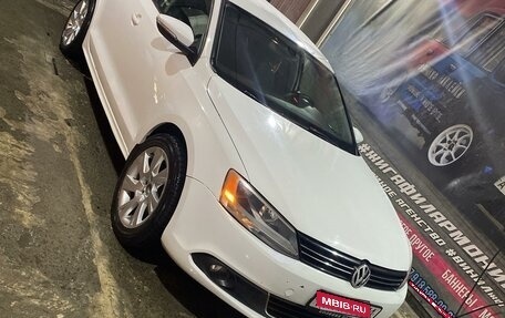 Volkswagen Jetta VI, 2013 год, 950 000 рублей, 1 фотография