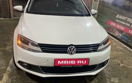 Volkswagen Jetta VI, 2013 год, 950 000 рублей, 2 фотография