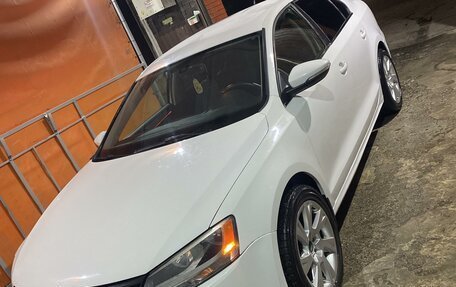 Volkswagen Jetta VI, 2013 год, 950 000 рублей, 3 фотография