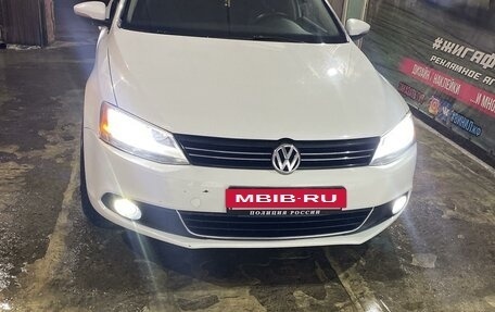 Volkswagen Jetta VI, 2013 год, 950 000 рублей, 13 фотография