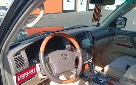 Toyota Land Cruiser 100 рестайлинг 2, 2006 год, 2 200 000 рублей, 6 фотография