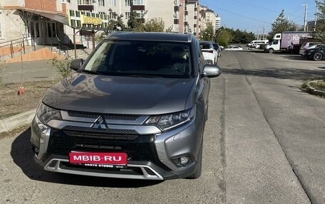 Mitsubishi Outlander III рестайлинг 3, 2021 год, 3 200 000 рублей, 1 фотография