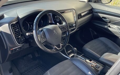 Mitsubishi Outlander III рестайлинг 3, 2021 год, 3 200 000 рублей, 4 фотография