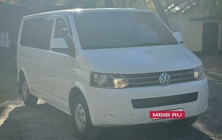 Volkswagen Caravelle T5, 2012 год, 2 049 999 рублей, 2 фотография