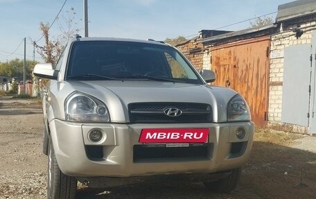 Hyundai Tucson III, 2006 год, 990 000 рублей, 3 фотография