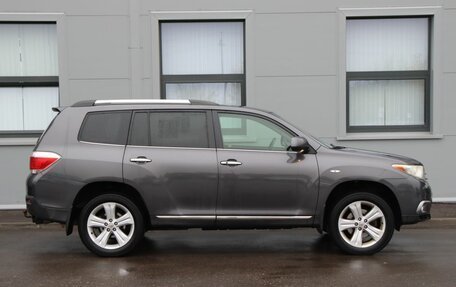 Toyota Highlander III, 2011 год, 1 990 000 рублей, 4 фотография