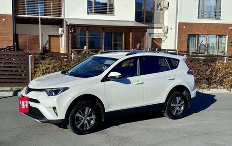 Toyota RAV4, 2017 год, 2 570 000 рублей, 2 фотография