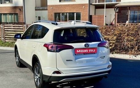 Toyota RAV4, 2017 год, 2 570 000 рублей, 11 фотография