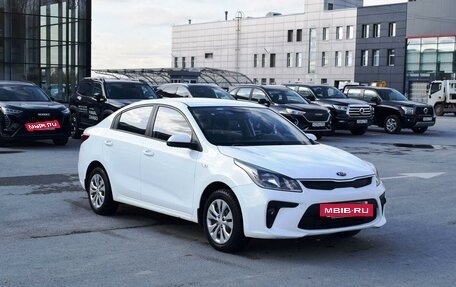 KIA Rio III рестайлинг, 2017 год, 1 297 000 рублей, 2 фотография