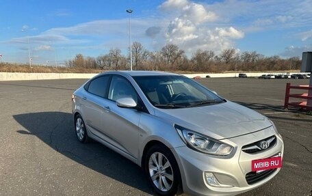 Hyundai Solaris II рестайлинг, 2011 год, 1 050 000 рублей, 2 фотография