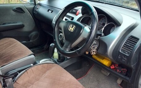 Honda Fit III, 2006 год, 380 000 рублей, 4 фотография