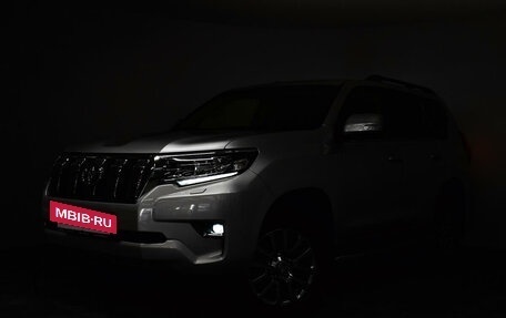 Toyota Land Cruiser Prado 150 рестайлинг 2, 2018 год, 5 650 000 рублей, 2 фотография