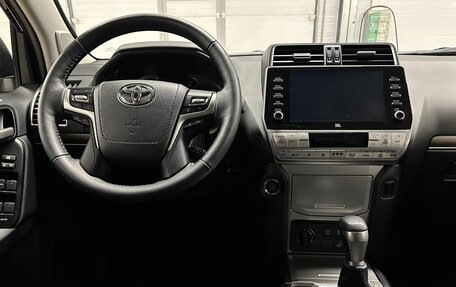 Toyota Land Cruiser Prado 150 рестайлинг 2, 2022 год, 8 399 000 рублей, 23 фотография