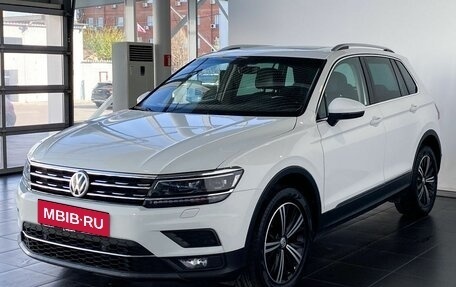 Volkswagen Tiguan II, 2018 год, 2 645 000 рублей, 2 фотография