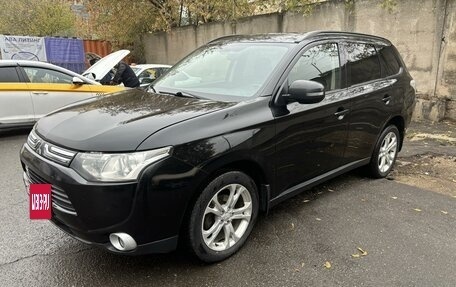 Mitsubishi Outlander III рестайлинг 3, 2013 год, 1 440 000 рублей, 2 фотография