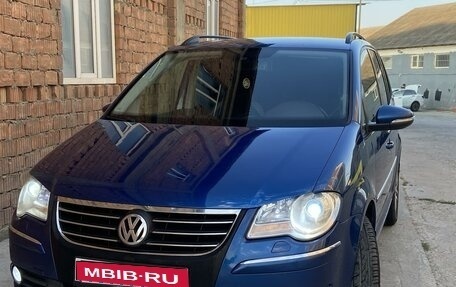 Volkswagen Touran III, 2010 год, 1 200 000 рублей, 1 фотография