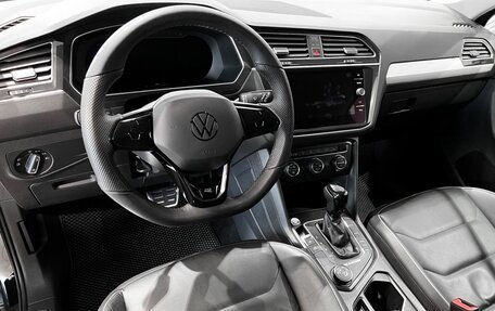 Volkswagen Tiguan II, 2018 год, 3 249 000 рублей, 13 фотография