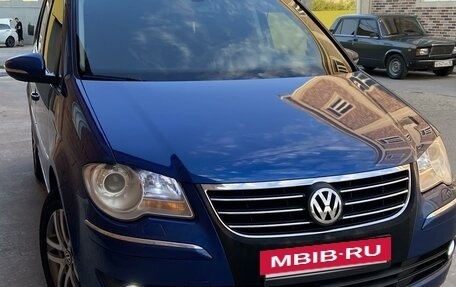 Volkswagen Touran III, 2010 год, 1 200 000 рублей, 2 фотография