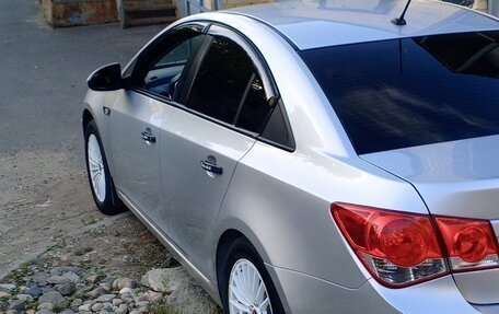 Chevrolet Cruze II, 2010 год, 750 000 рублей, 4 фотография