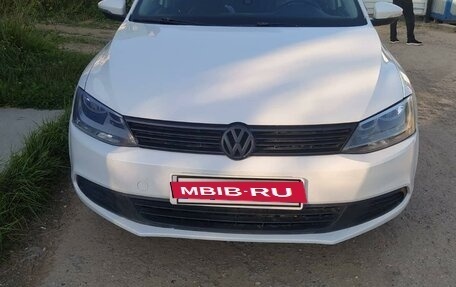 Volkswagen Jetta VI, 2013 год, 7 800 рублей, 2 фотография