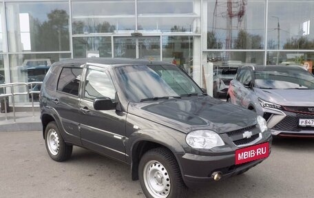 Chevrolet Niva I рестайлинг, 2011 год, 567 000 рублей, 3 фотография