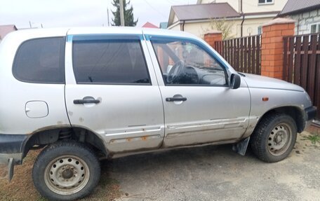 Chevrolet Niva I рестайлинг, 2004 год, 210 000 рублей, 2 фотография