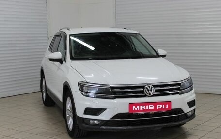 Volkswagen Tiguan II, 2018 год, 1 850 000 рублей, 3 фотография