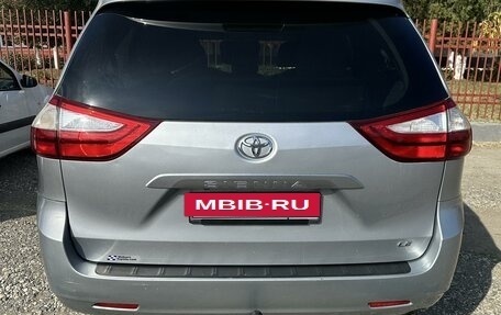 Toyota Sienna III, 2015 год, 2 600 000 рублей, 5 фотография