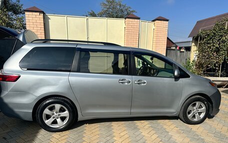 Toyota Sienna III, 2015 год, 2 600 000 рублей, 14 фотография