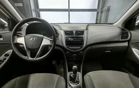 Hyundai Solaris II рестайлинг, 2011 год, 595 000 рублей, 10 фотография