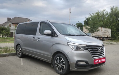 Hyundai H-1 II рестайлинг, 2018 год, 3 300 000 рублей, 3 фотография