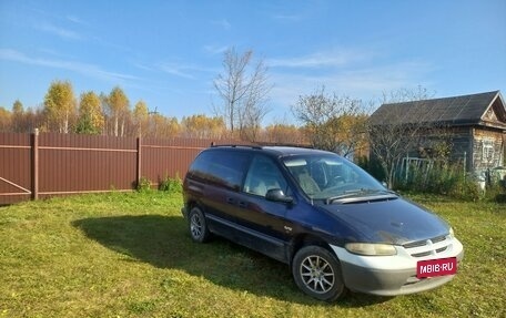 Chrysler Voyager III, 1998 год, 150 000 рублей, 2 фотография