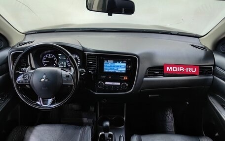 Mitsubishi Outlander III рестайлинг 3, 2015 год, 1 580 000 рублей, 6 фотография