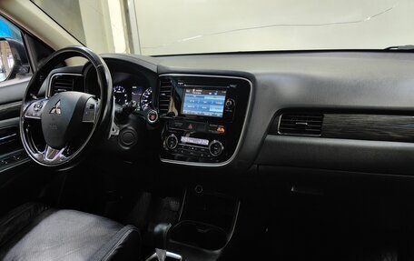 Mitsubishi Outlander III рестайлинг 3, 2015 год, 1 580 000 рублей, 7 фотография