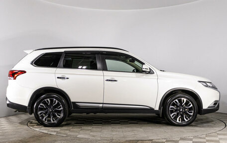 Mitsubishi Outlander III рестайлинг 3, 2021 год, 3 389 000 рублей, 4 фотография