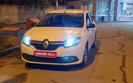 Renault Logan II, 2015 год, 550 000 рублей, 1 фотография