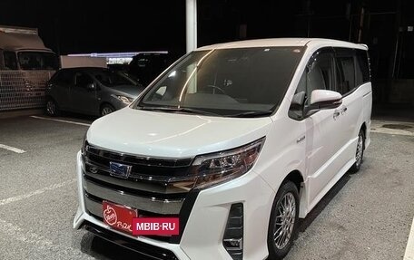 Toyota Noah III, 2018 год, 2 200 222 рублей, 3 фотография