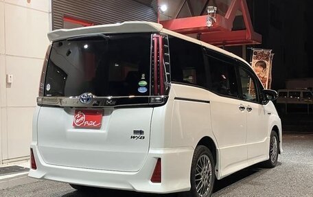 Toyota Noah III, 2018 год, 2 200 222 рублей, 4 фотография