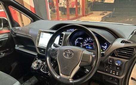 Toyota Noah III, 2018 год, 2 200 222 рублей, 9 фотография