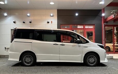 Toyota Noah III, 2018 год, 2 200 222 рублей, 7 фотография