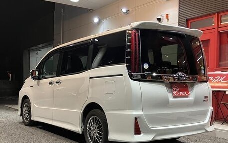 Toyota Noah III, 2018 год, 2 200 222 рублей, 6 фотография