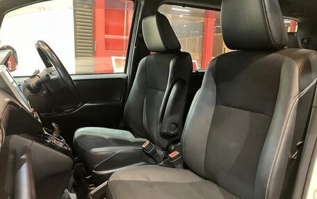 Toyota Noah III, 2018 год, 2 200 222 рублей, 14 фотография