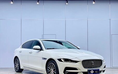 Jaguar XE I рестайлинг, 2021 год, 3 200 000 рублей, 3 фотография